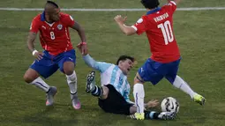 Lionel Messi pun tidak banyak bergerak bebas. (AP Photo/Silvia Izquierdo)