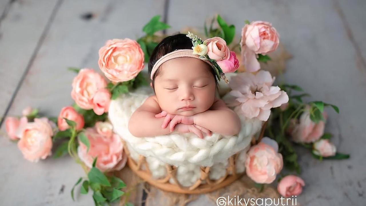 Potret Newborn Baby Kayya Anak Kiky Saputri, Dipuji Terlihat Cantik Sejak Bayi dan Bikin Gemas Netizen