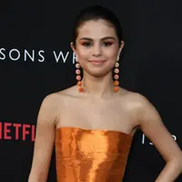 Selena Gomez, selain bernyanyi ternyata juga memiliki hobi jalan-jalan. Seperti yang diketahui, ia beberapa kali melakukan travelling bersama sang kekasih, The Weeknd. Namun kali ini Selena berlibur bersama keluarga. (AFP/Bintang.com)