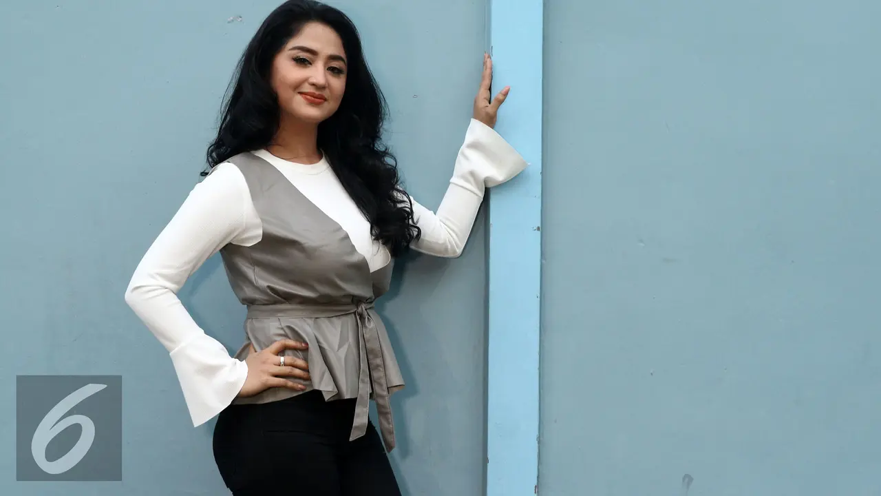 Dewi Perssik