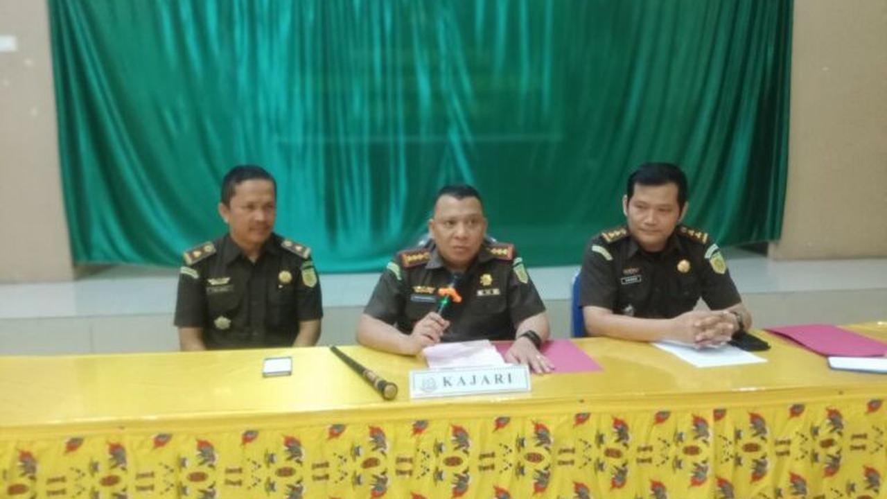 "Pembangunan dermaga di Kampung Teba sepenuhnya dikelola oleh Dinas Perhubungan Mamberamo Raya, yang dikerjakan oleh perusahaan CV. Sidokerti pada Tahun 2021," kata Kepala Kejaksaan Negeri Jayapura Lukas Alexander Sinuraya, Selasa (29/8).