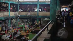 Kondisi Pasar Inpres Blok VI, Pasar Senen, Jakarta, Rabu (14/4/2015). Kementerian Perdagangan akan merevitalisasi pasar tradisional, tidak sekadar perbaikan fisik tetapi juga dari sisi ekonomi, sosial budaya, dan manajemen. (Liputan6.com/Faizal Fanani)