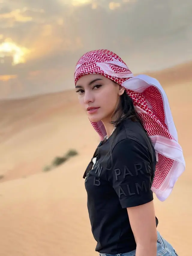 Potret Medina Dina Liburan di Dubai