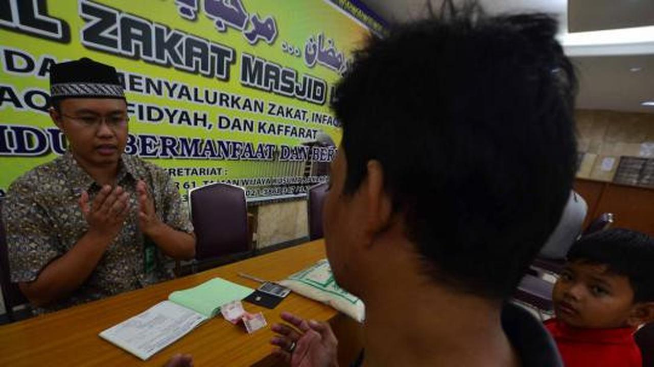 Bayar zakat fitrah di Masjid Istiqlal