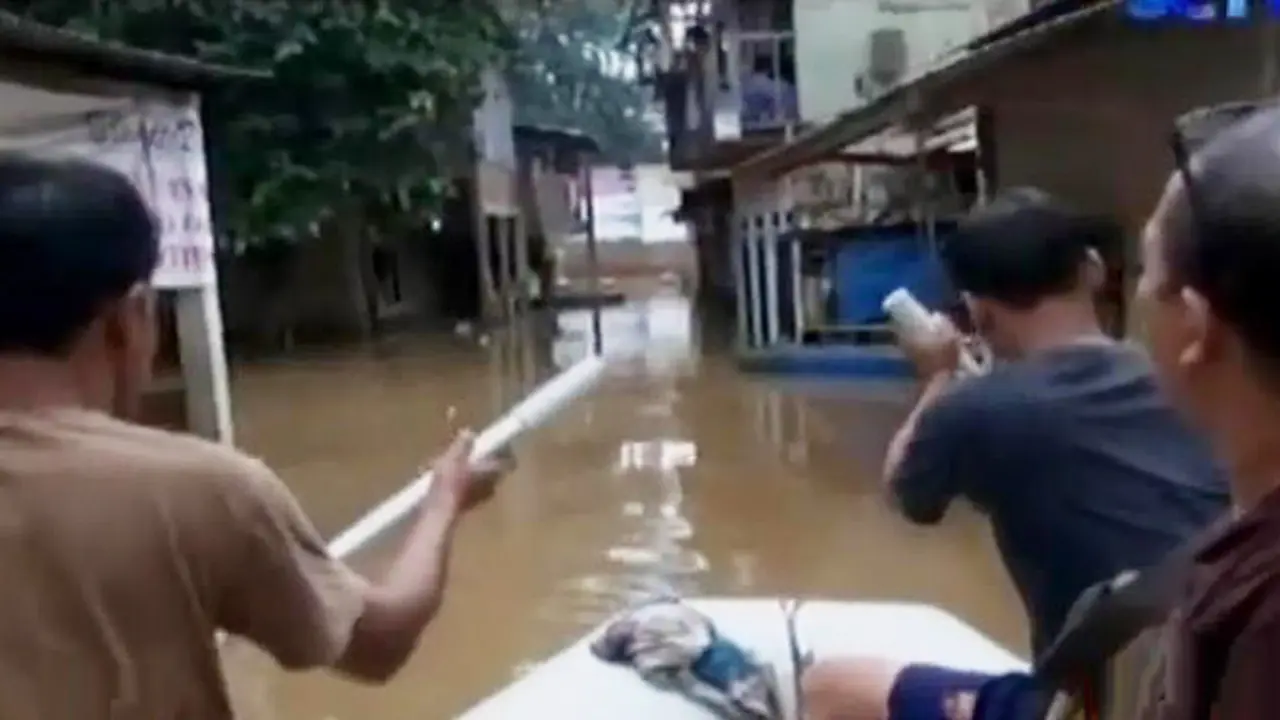 Segmen 1: Cawang Terendam Banjir hingga Bocah di Medan Dirantai