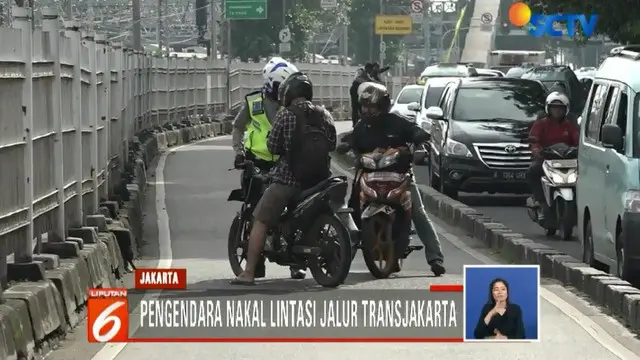 Sejumlah pengendara sepeda motor bahkan dengan nekat memutar arah dan melaju dalam kecepatan tinggi untuk menghindari tindakan tegas polisi.