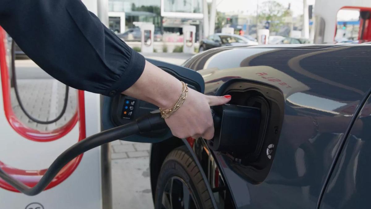 Tesla Supercharger Kini Terbuka untuk Mobil Listrik Non-Tesla