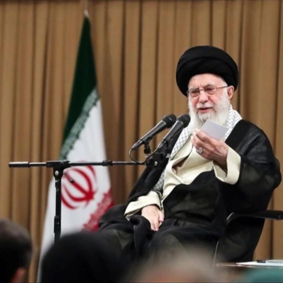 Khamenei Peringatkan Demonstran Iran soal Campur Tangan Asing dan Kecam Trump
