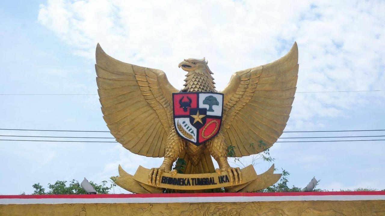 Berkat segala perannya dan kerana gugur di medan perang, akhirnya ketujuh orang itu diberi kehormatan dengan menyandang gelar sebagai Pahlawan Revolusi.