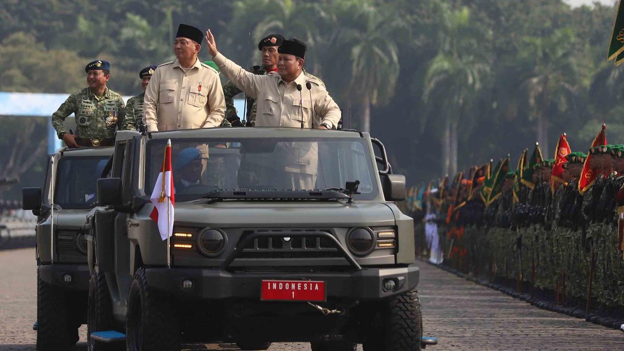 VIDEO: Aksi Paspampres Berkacamata Lari di Samping Maung Kawal Ketat Prabowo Puncak HUT ke-80 TNI