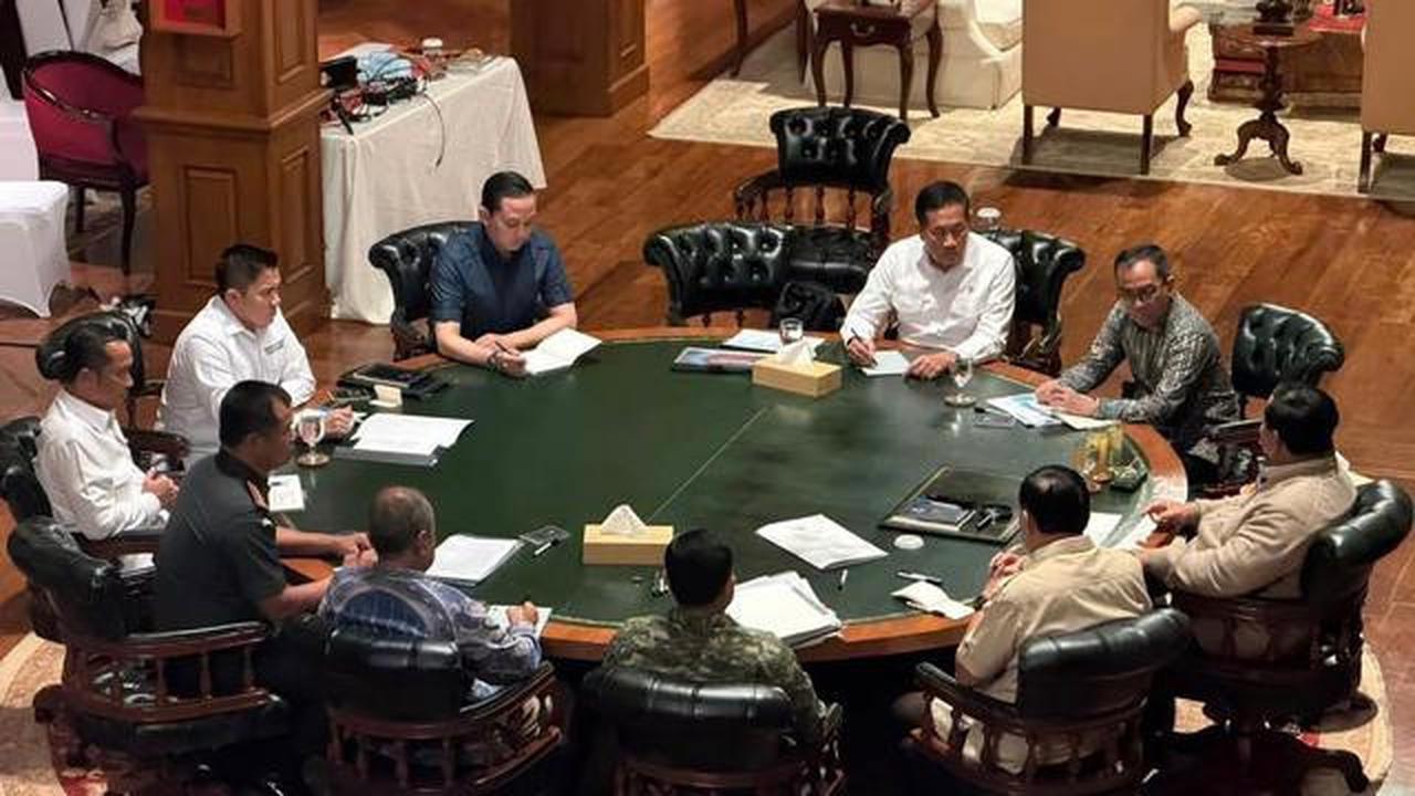 Prabowo Kumpulkan Menteri di Hambalang, Bahas Pembangunan 10 Kampus RI–Inggris