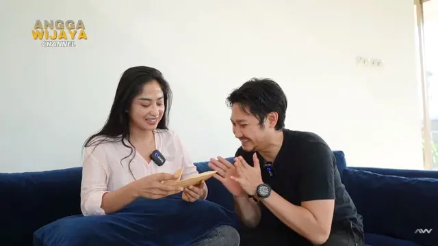 7 Momen Haru Bahagia Dewi Perssik Dapat Nafkah Pertama Kali dari Angga Wijaya