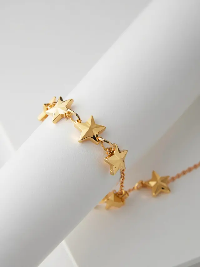 Model Gelang Emas 18 Karat Charm Unik