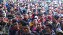 Ribuan orang mengantri untuk mendaftarkan diri mereka untuk menjadi pengemudi Uber di Jakarta, Selasa (24/5). Pendaftaran dilaksanakan pada Selasa, 24 Mei 2016 dan Rabu, 25 Mei 2016. (Liputan6.com/Angga Yuniar)