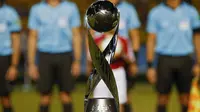 Trofi Piala Dunia U-17 (AFP/Miguel SCHINCARIOL)