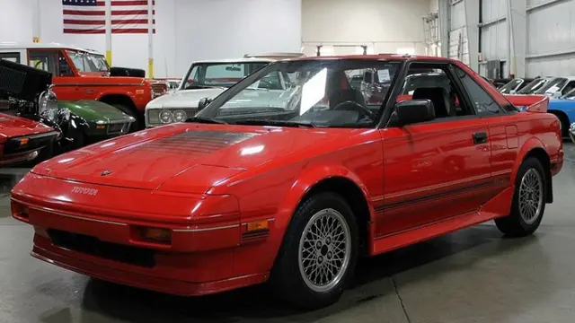 Jarang Digunakan, Sportcar Retro Ini Malah Dijual Murah