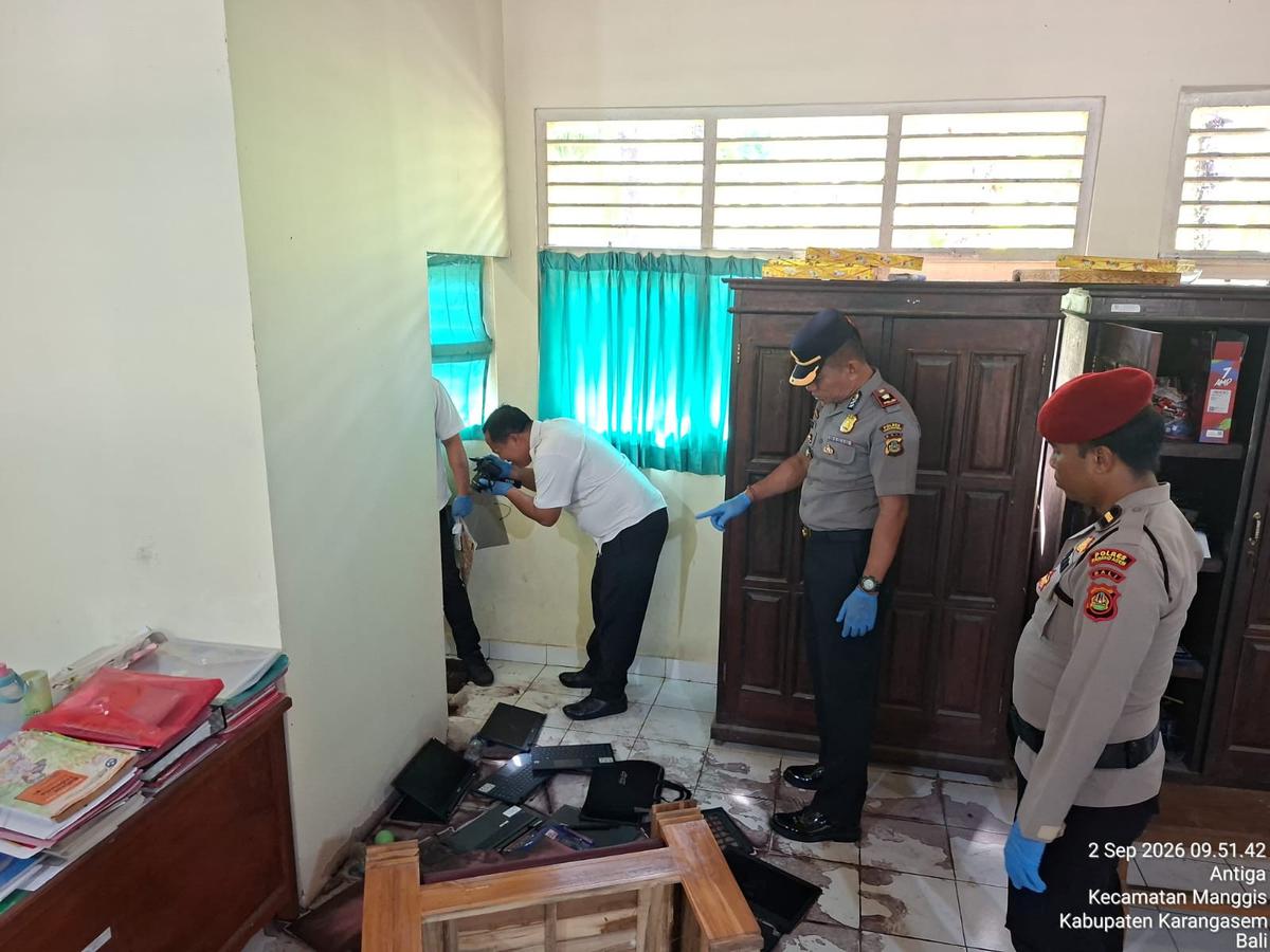 Kepolisian mendatangi SD Negeri 3 Antiga Kelod, Desa Antiga Kelod, Kecamatan Manggis, Kabupaten Karangasem, Bali. (Dokumentasi Humas Polres Karangasem).