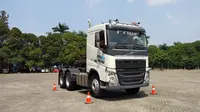 Volvo Truck Indonesia bersama PT Wahana Inti Selaras menggelar kompetisi adu irit mengendarai truk bertajuk Volvo Truck Indonesia Drivers Challenge 2018. (Septian/Liputan6.com)