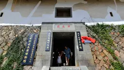 Pemandangan Ningyuan Zhuang, desa bersejarah yang dikelilingi benteng, di Songkou, Wilayah Yongtai, Provinsi Fujian, China, 19 Juli 2020. Berbagai kegiatan pariwisata budaya tumbuh subur di banyak desa yang dikelilingi benteng dan terpelihara baik di wilayah tersebut. (Xinhua/Wei Peiquan)