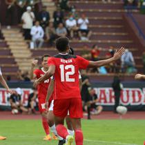 Witan Sulaeman (kanan) merayakan gol yang dicetak Muhammad Ridwan ketika Timnas Indonesia U-23 menghadapi Filipina dalam laga Grup A sepak bola SEA Games 2021, Jumat (13/5/2022). (Bola.com/Ikhwan Yanuar)