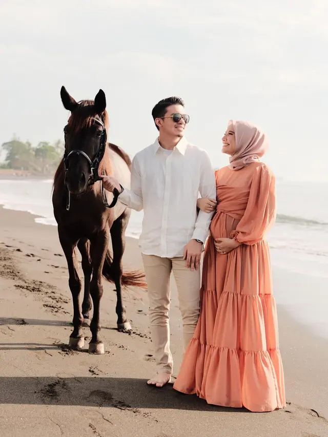 Zaskia Sungkar dan Irwansyah. (Foto: Instagram @zaskiasungkar15)