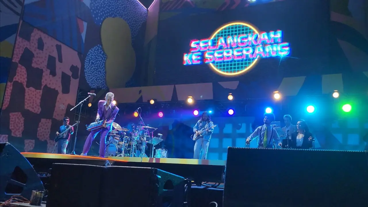 Fariz RM bersama Fiery Band