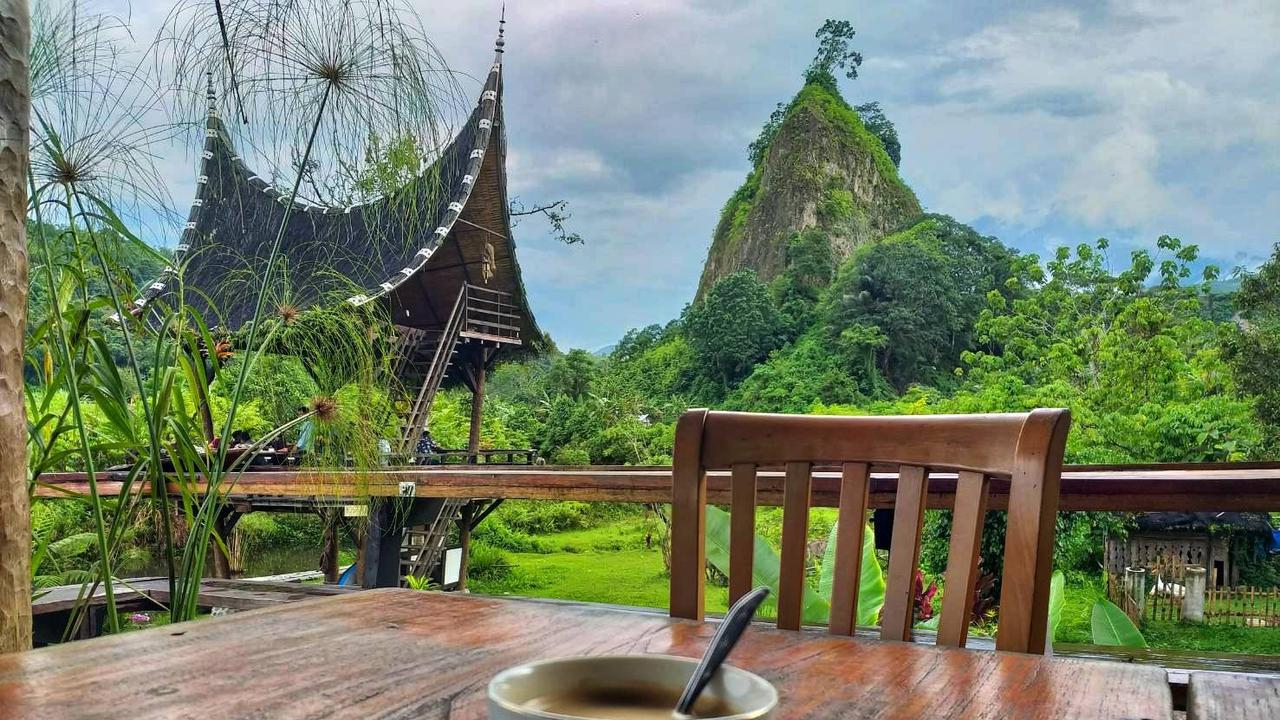 Suasana Taruko Cafe Bukittinggi yang sejuk dan tenang. (Liputan6.com/ Novia Harlina)