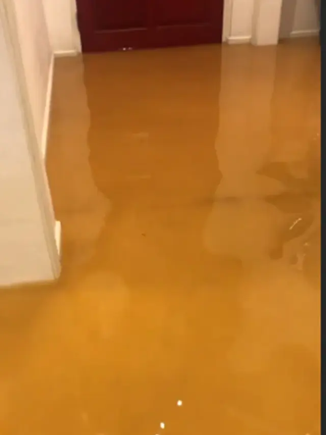 Terkena Banjir, Ini 6 Potret Kondisi Rumah Yuni Shara