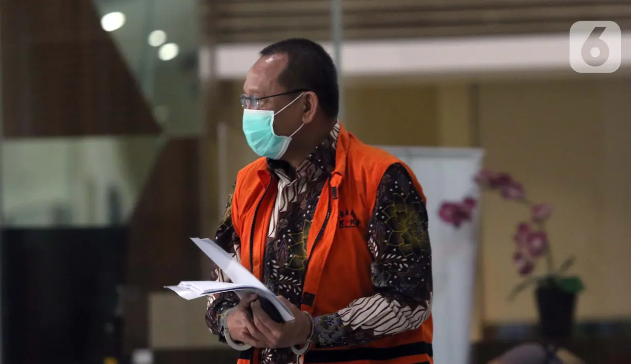 Mantan Sekretaris MA Nurhadi usai menjalani pemeriksaan lanjutan di Gedung KPK, Jakarta, Rabu (26/8/2020). Nurhadi diperiksa untuk penyidikan dugaan penerimaan suap dan gratifikasi yang mencapai Rp 46 miliar dalam pengurusan perkara di Mahkamah Agung (MA). (Liputan6.com/Helmi Fithriansyah)