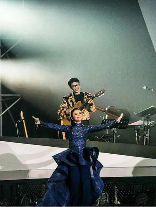 "Aku kurban di Sumedang sama keluarga. Satu sapi aja karena itu emang kebutuhannya. Paling juga ada adik-adik aku yang lainnya, yang memang pada kambing, sapi juga, mamaku juga sapi," ungkap Rossa di Kapten Tendean, Kamis (31/8). (Instagram/itsrossa910)