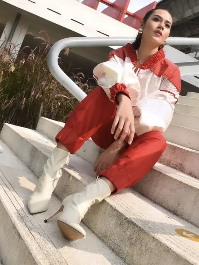 Potret Raisa Kenakan Busana Merah Putih di Acara Pensiun Greysia Polii