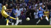 Eberechi Eze dari Crystal Palace mencetak gol ke gawang Chelsea pada laga Liga Inggris 2024/2025 di Stamford Bridge, London, Inggris, Minggu (01/09/2024). (Foto AP/Frank Augstein)