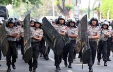 Ambon membara, 11 kendaraan dibakar massa