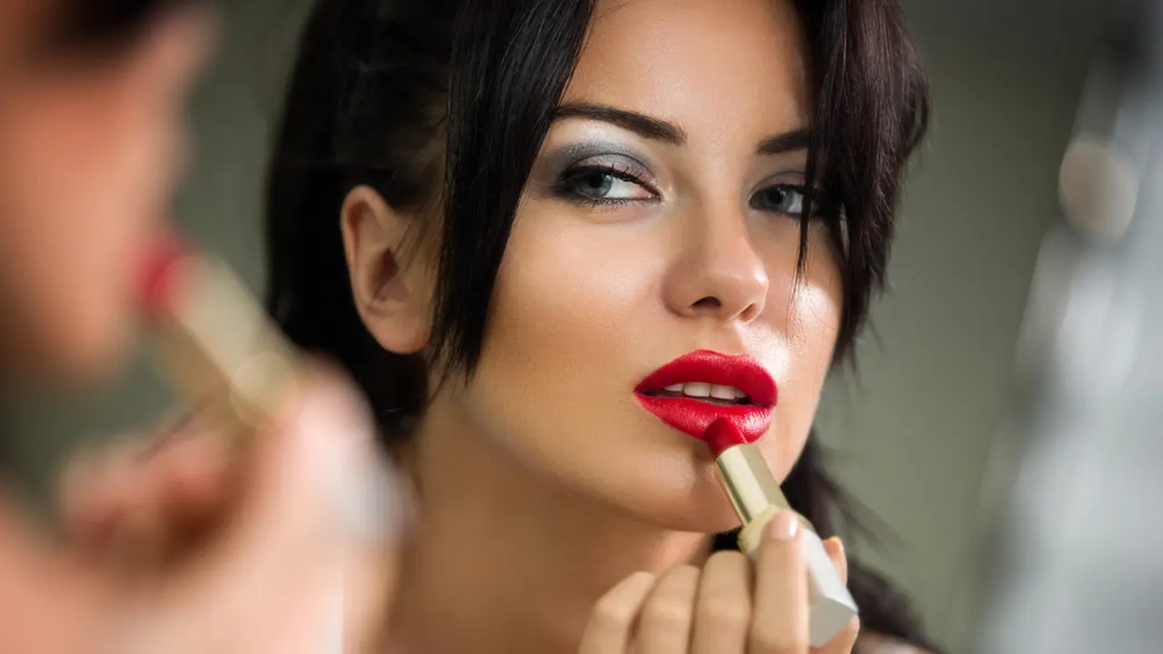 ilustrasi lipstik/ Lucky Business/shutterstock