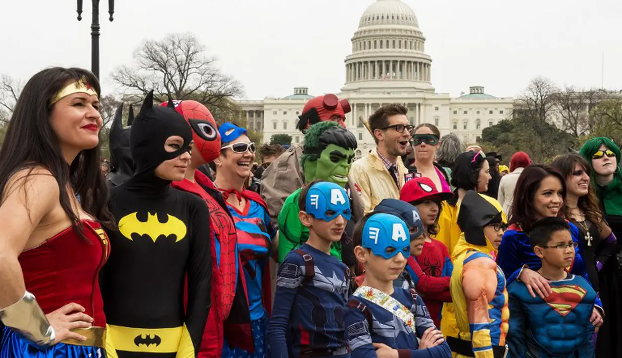 Ratusan warga berkumpul di Washington DC, Jumat (18/4/2014) saat mencoba untuk memecahkan rekor dunia (AFP Photo/Paul J. Ricards).