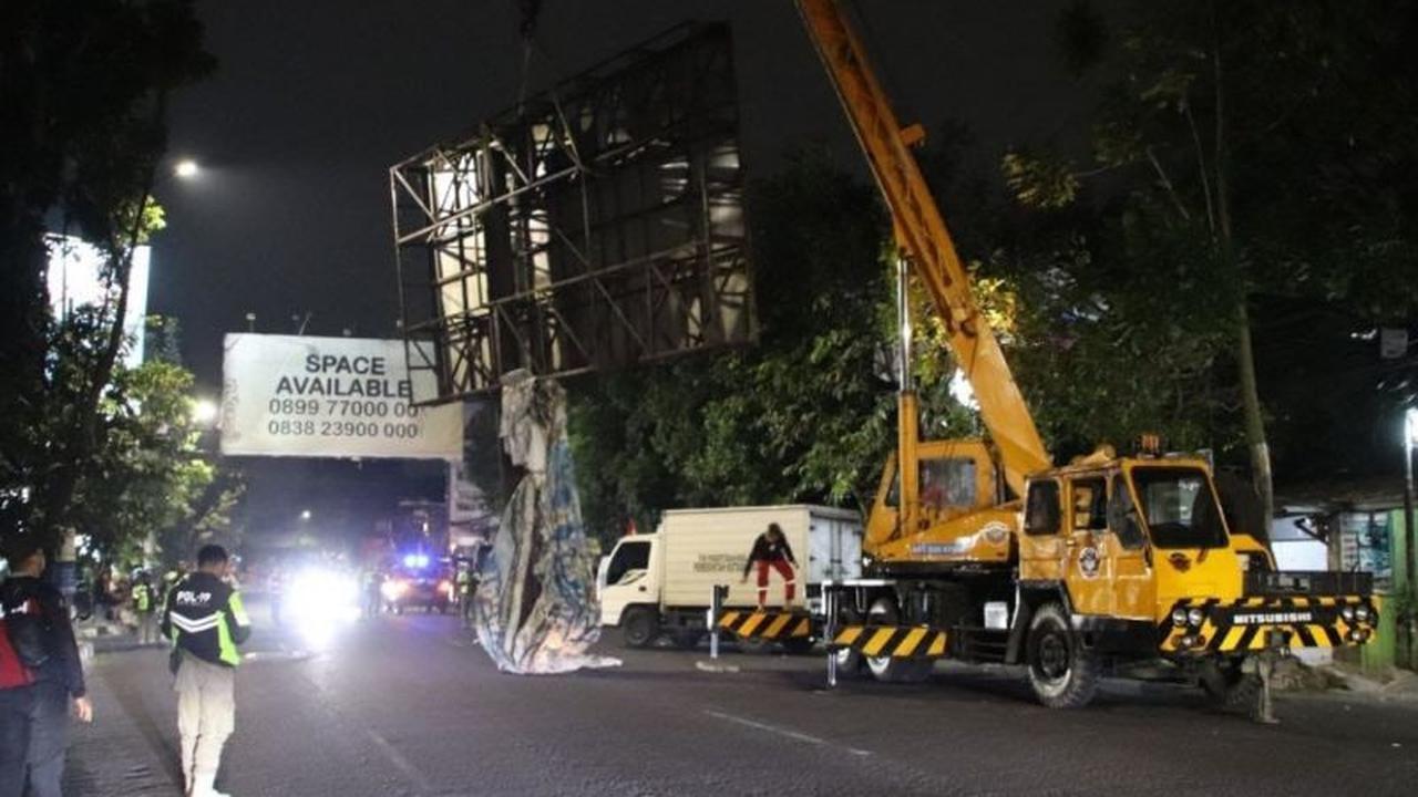 Fakta Unik: 7 Reklame Ilegal Sudah Dibongkar, Satpol PP Bandung Gencarkan Penertiban Reklame Ilegal