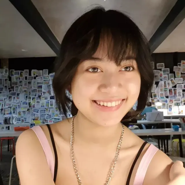 7 Potret Terbaru Serra Abbie Putri Angie Virgin yang Kini Makin Dewasa