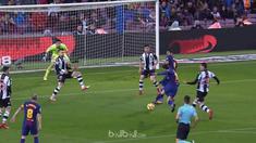 Berita video highlights La Liga 2017-2018, Barcelona vs Levante, dengan skor 3-0. This video presented by BallBall.
