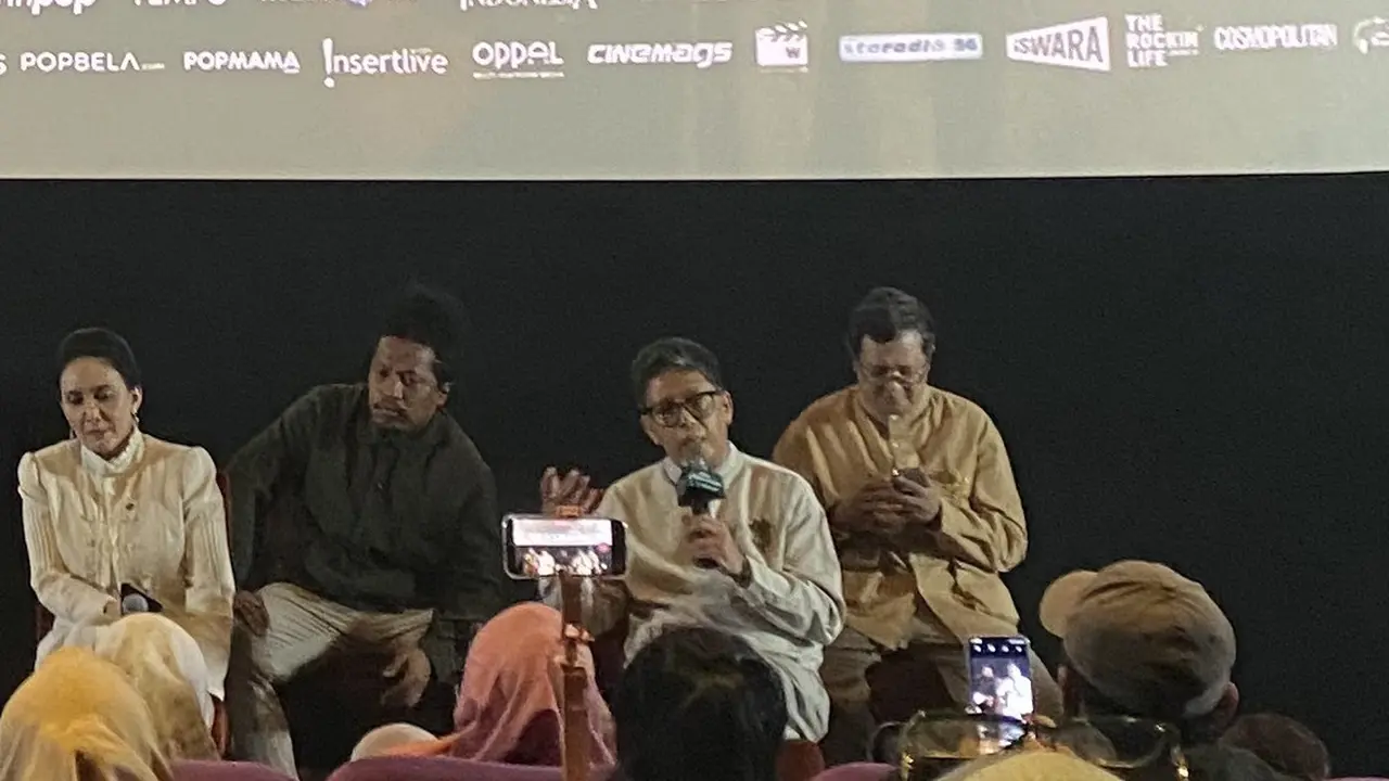 Cesa David Luckmansyah dalam konferensi pers film Seni Merayu Tuhan di Jakarta, Selasa (4/8/2026). (Liputan6.com/Nola Vemiliana)