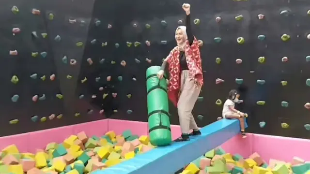 Wanda Hamidah Berhijab