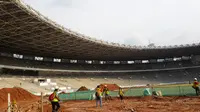 Stadion Utama Gelora Bung Karno (SUGBK) bakal menggunakan jenis rumput yang sama dengan kandang Bayern Munchen, Allianz Arena. (Bola.com/Zulfirdaus Harahap)