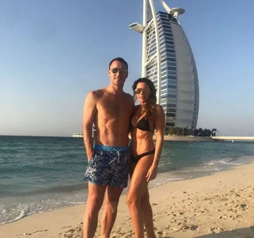John Terry bersama sang istri, Toni, berlibur ke Dubai. Bek Aston Villa itu mengalami patah tulang metatarsal. (www.instagram.com/toniterry26)
