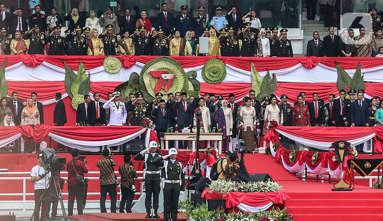 Selain puncak perayaan HUT Bhayangkara, Polri juga menggelar pameran hingga festival rakyat, salah satunya layanan perpanjangan SIM. (Liputan6.com/Johan Tallo)