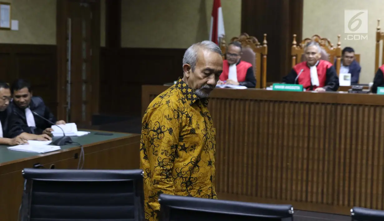 Anggota DPRD Sumut 2009-2014 Enda Mora Lubis saat menjalani sidang dakwaan di Pengadilan Tipikor, Jakarta, Rabu (20/2). Enda Mora Lubis didakwa menerima suap dari mantan Gubernur Sumut, Gatot Pujo Nugroho (Liputan6.com/Helmi Fithriansyah)