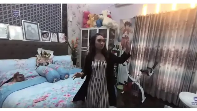 Nah ini dia tempat favorit Jihan yaitu kamar tidur. Tempat ini di desain nyaman, karna ia kerap menghabiskan waktu di sini.