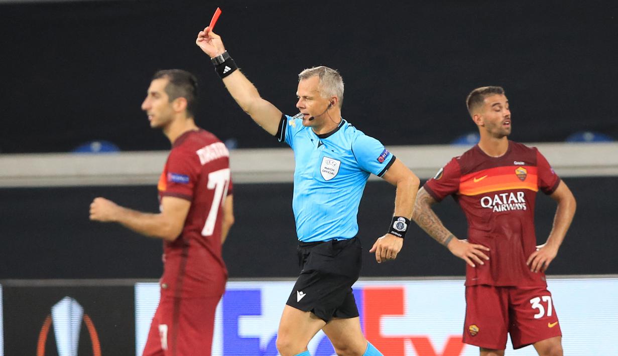 AS Roma menduduki posisi kedua klub Serie A dengan pemain yang diusir wasit terbanyak sejak tahun 2000.  (AFP/Wolfgang Rattay)