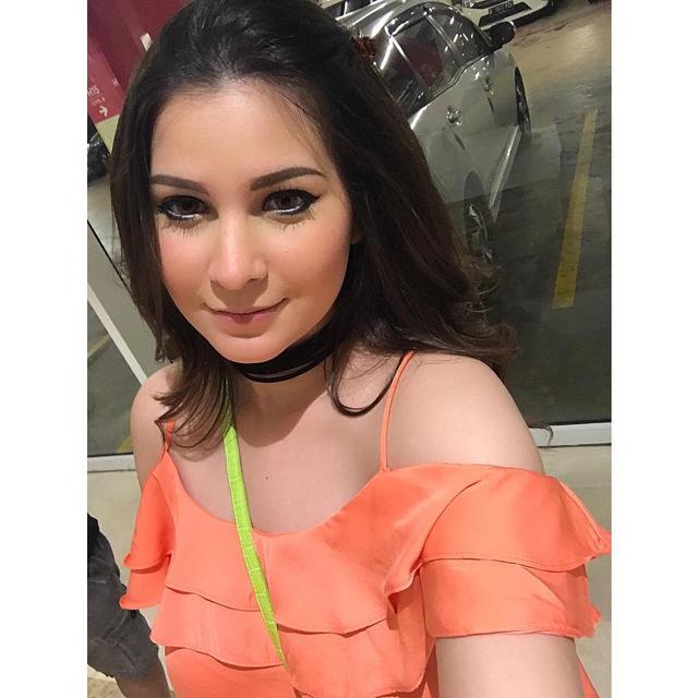 Potret Terbaru Deasy Bouman (sumber: instagram/deasybouman)