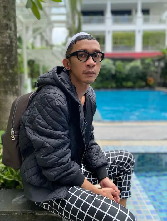 Tentunya ini juga membuat penampilan mantan suami Evelyn Anjani tersebut tampak berbeda. (FOTO: https://www.instagram.com/amingisback/)