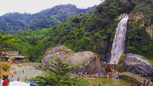 Pesona Curug Bidadari Buat Turis Datang Berduyun-duyun