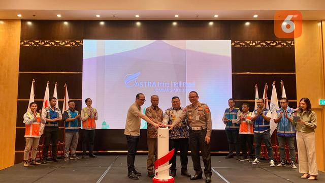 Astra Infra bersama perwakilan dari Kemenhub, PUPR, dan Korlantas Polri dalam mempersiapkan tol untuk mudik Lebaran 2024 dalam agenda acara jumpa pers di Menara Astra, Kamis (28/3/2024)